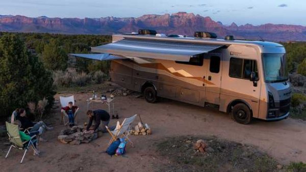 Американската Winnebago пусна лимитирана серия за своя дом на колела A-Class Vista и Solis, базиран на Ram ProMaster. Тя се нарича National Park Foundation и добавя към всеки модел актуализирана система от соларни панели плюс специфични и уникални аксесоари и функции.